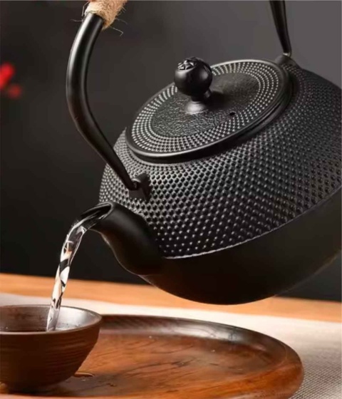 ZAPARZACZ ŻELIWNY DZBANEK CZARNY 900ml Z PODGRZEWACZEM i FILIŻANKAMI PREZENT